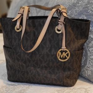 Michael Kors Jet Set signature tote